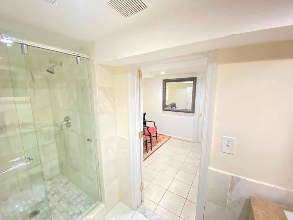 Comfy Basement Home 2 Bdrm1Den 3Queen Beds Waszyngton Zewnętrze zdjęcie